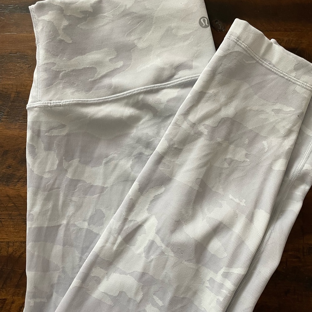 Lululemon Wunder Trains Size 10